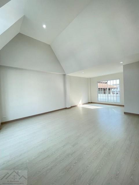 ประกาศฟรี! ซื้อ-ขาย-เช่า คอนโด บ้าน ทาวน์โฮม ที่ดิน และพื้นที่เชิงพาณิชย์ทั่วประเทศไทย ทุกทำเล ทุกงบประมาณ ไม่มีค่าใช้จ่าย ลงง่าย ขายไว เข้าถึงผู้ซื้อโดยตรง 5 521657pic4.jpg