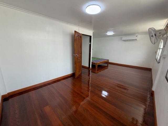 ประกาศฟรี! ซื้อ-ขาย-เช่า คอนโด บ้าน ทาวน์โฮม ที่ดิน และพื้นที่เชิงพาณิชย์ทั่วประเทศไทย ทุกทำเล ทุกงบประมาณ ไม่มีค่าใช้จ่าย ลงง่าย ขายไว เข้าถึงผู้ซื้อโดยตรง 4 522177pic3.jpg