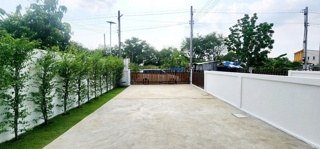 ประกาศฟรี! ซื้อ-ขาย-เช่า คอนโด บ้าน ทาวน์โฮม ที่ดิน และพื้นที่เชิงพาณิชย์ทั่วประเทศไทย ทุกทำเล ทุกงบประมาณ ไม่มีค่าใช้จ่าย ลงง่าย ขายไว เข้าถึงผู้ซื้อโดยตรง 4 265228pic3.jpg