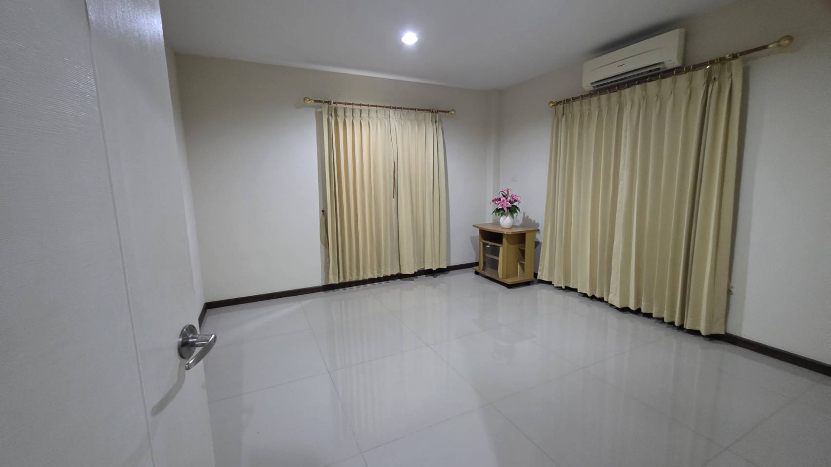 ประกาศฟรี! ซื้อ-ขาย-เช่า คอนโด บ้าน ทาวน์โฮม ที่ดิน และพื้นที่เชิงพาณิชย์ทั่วประเทศไทย ทุกทำเล ทุกงบประมาณ ไม่มีค่าใช้จ่าย ลงง่าย ขายไว เข้าถึงผู้ซื้อโดยตรง 5 320217pic4.jpg