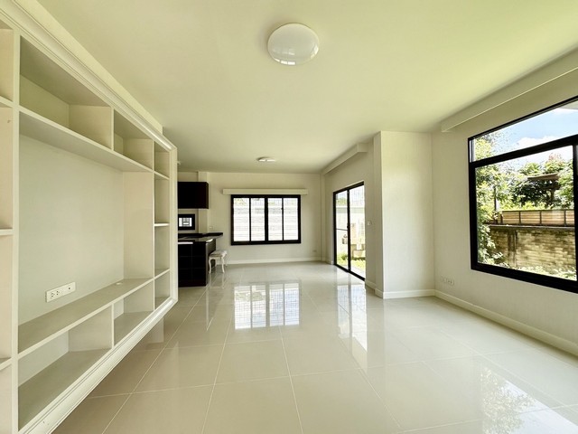 ประกาศฟรี! ซื้อ-ขาย-เช่า คอนโด บ้าน ทาวน์โฮม ที่ดิน และพื้นที่เชิงพาณิชย์ทั่วประเทศไทย ทุกทำเล ทุกงบประมาณ ไม่มีค่าใช้จ่าย ลงง่าย ขายไว เข้าถึงผู้ซื้อโดยตรง 4 17317pic3.jpg