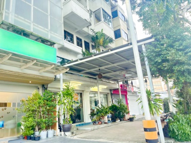 ประกาศฟรี! ซื้อ-ขาย-เช่า คอนโด บ้าน ทาวน์โฮม ที่ดิน และพื้นที่เชิงพาณิชย์ทั่วประเทศไทย ทุกทำเล ทุกงบประมาณ ไม่มีค่าใช้จ่าย ลงง่าย ขายไว เข้าถึงผู้ซื้อโดยตรง 2 273658pic1.jpg