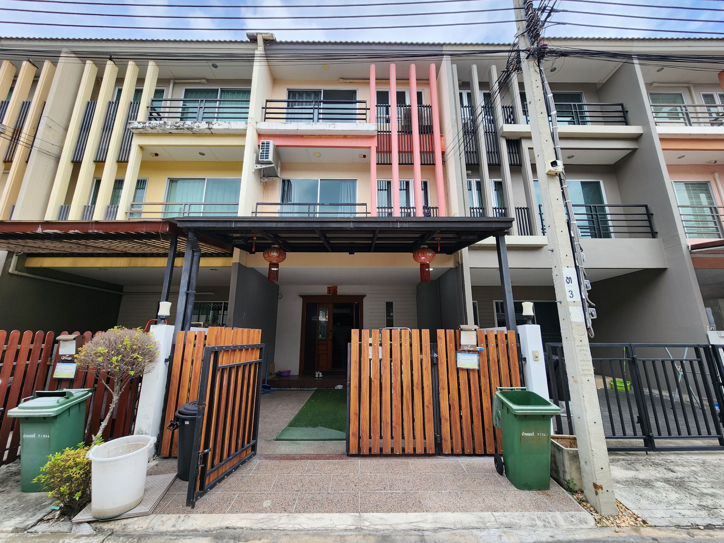 ประกาศฟรี! ซื้อ-ขาย-เช่า คอนโด บ้าน ทาวน์โฮม ที่ดิน และพื้นที่เชิงพาณิชย์ทั่วประเทศไทย ทุกทำเล ทุกงบประมาณ ไม่มีค่าใช้จ่าย ลงง่าย ขายไว เข้าถึงผู้ซื้อโดยตรง 2 531253pic1.jpg