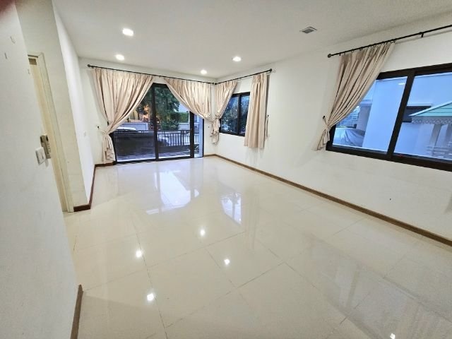 ประกาศฟรี! ซื้อ-ขาย-เช่า คอนโด บ้าน ทาวน์โฮม ที่ดิน และพื้นที่เชิงพาณิชย์ทั่วประเทศไทย ทุกทำเล ทุกงบประมาณ ไม่มีค่าใช้จ่าย ลงง่าย ขายไว เข้าถึงผู้ซื้อโดยตรง 4 167873pic3.jpg