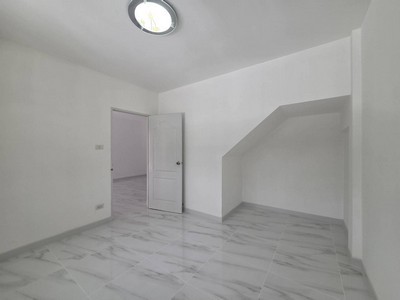 ประกาศฟรี! ซื้อ-ขาย-เช่า คอนโด บ้าน ทาวน์โฮม ที่ดิน และพื้นที่เชิงพาณิชย์ทั่วประเทศไทย ทุกทำเล ทุกงบประมาณ ไม่มีค่าใช้จ่าย ลงง่าย ขายไว เข้าถึงผู้ซื้อโดยตรง 5 532837pic4.jpg