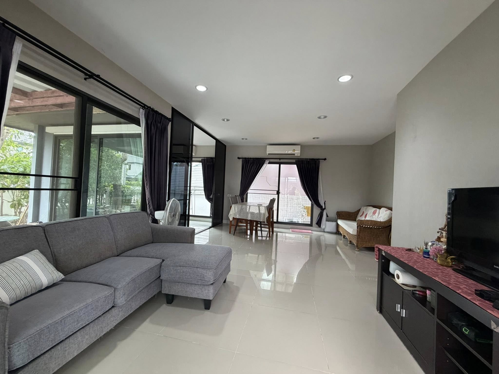 ประกาศฟรี! ซื้อ-ขาย-เช่า คอนโด บ้าน ทาวน์โฮม ที่ดิน และพื้นที่เชิงพาณิชย์ทั่วประเทศไทย ทุกทำเล ทุกงบประมาณ ไม่มีค่าใช้จ่าย ลงง่าย ขายไว เข้าถึงผู้ซื้อโดยตรง 3 320377pic2.jpg