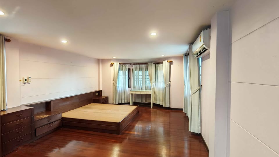 ประกาศฟรี! ซื้อ-ขาย-เช่า คอนโด บ้าน ทาวน์โฮม ที่ดิน และพื้นที่เชิงพาณิชย์ทั่วประเทศไทย ทุกทำเล ทุกงบประมาณ ไม่มีค่าใช้จ่าย ลงง่าย ขายไว เข้าถึงผู้ซื้อโดยตรง 5 535206pic4.jpg