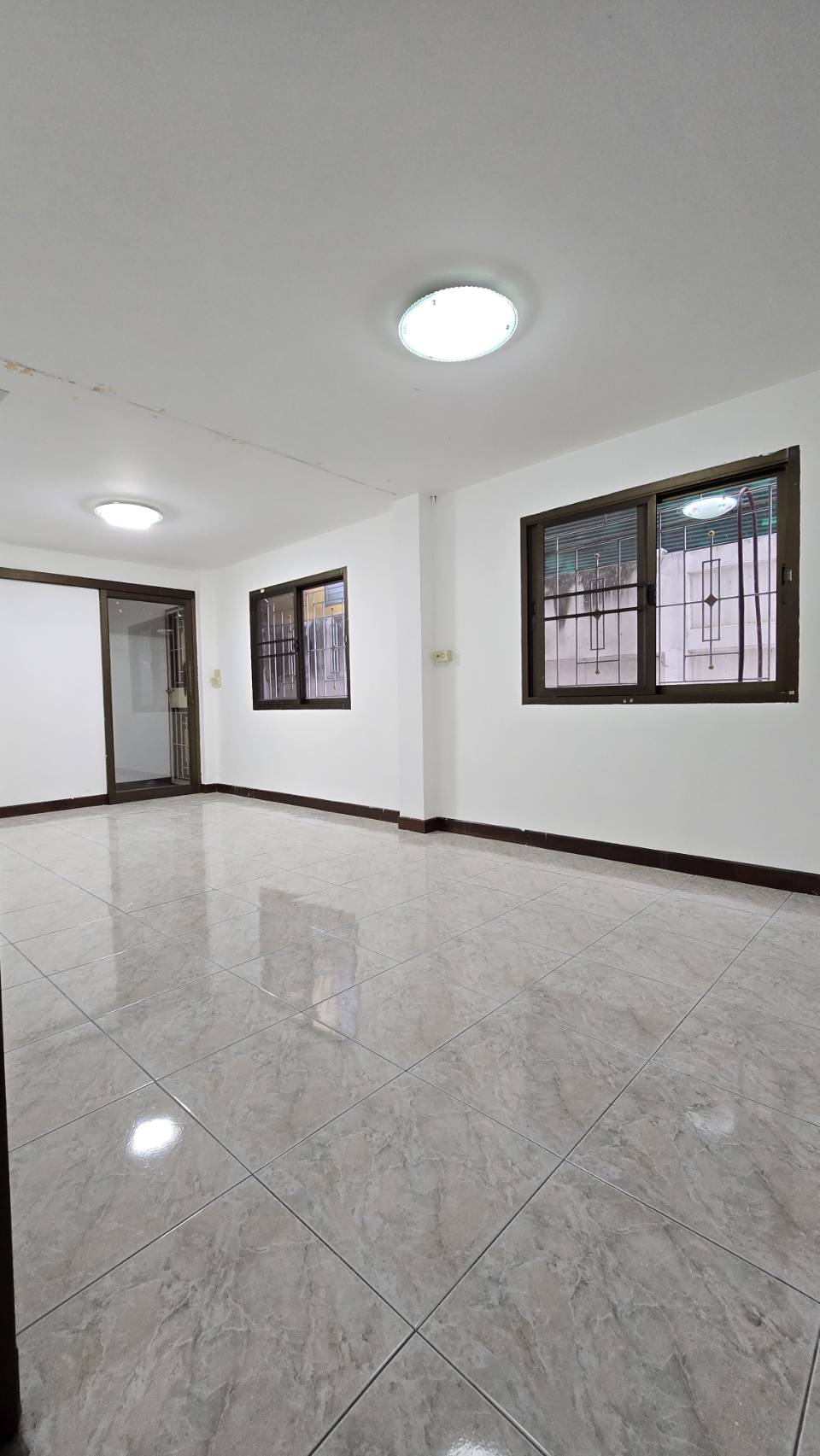 ประกาศฟรี! ซื้อ-ขาย-เช่า คอนโด บ้าน ทาวน์โฮม ที่ดิน และพื้นที่เชิงพาณิชย์ทั่วประเทศไทย ทุกทำเล ทุกงบประมาณ ไม่มีค่าใช้จ่าย ลงง่าย ขายไว เข้าถึงผู้ซื้อโดยตรง 3 169212pic2.jpg