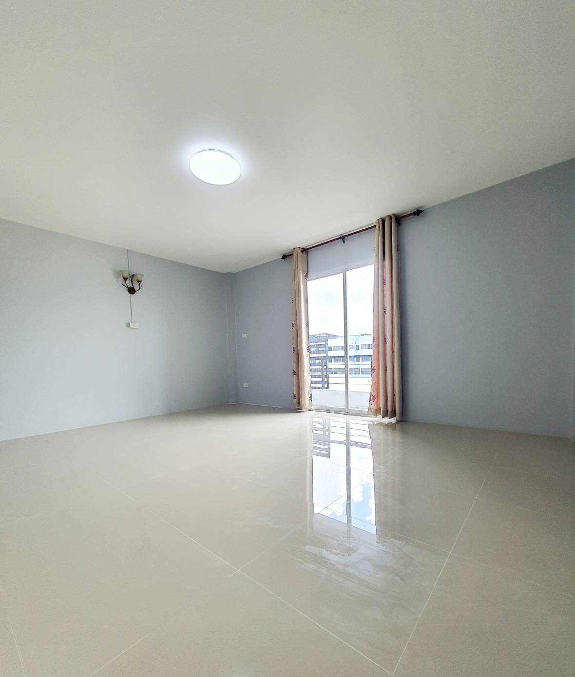 ประกาศฟรี! ซื้อ-ขาย-เช่า คอนโด บ้าน ทาวน์โฮม ที่ดิน และพื้นที่เชิงพาณิชย์ทั่วประเทศไทย ทุกทำเล ทุกงบประมาณ ไม่มีค่าใช้จ่าย ลงง่าย ขายไว เข้าถึงผู้ซื้อโดยตรง 7 10.jpg