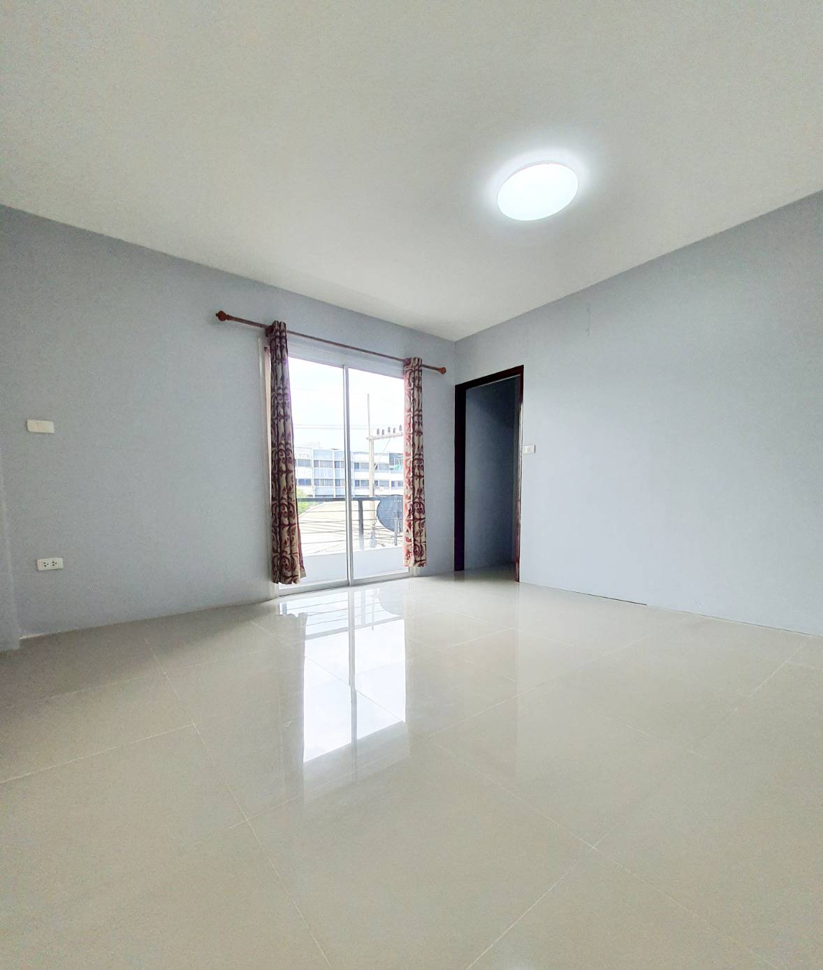 ประกาศฟรี! ซื้อ-ขาย-เช่า คอนโด บ้าน ทาวน์โฮม ที่ดิน และพื้นที่เชิงพาณิชย์ทั่วประเทศไทย ทุกทำเล ทุกงบประมาณ ไม่มีค่าใช้จ่าย ลงง่าย ขายไว เข้าถึงผู้ซื้อโดยตรง 6 9-9.jpg