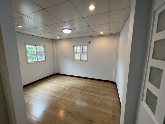 ประกาศฟรี! ซื้อ-ขาย-เช่า คอนโด บ้าน ทาวน์โฮม ที่ดิน และพื้นที่เชิงพาณิชย์ทั่วประเทศไทย ทุกทำเล ทุกงบประมาณ ไม่มีค่าใช้จ่าย ลงง่าย ขายไว เข้าถึงผู้ซื้อโดยตรง 3 171634pic2.jpg