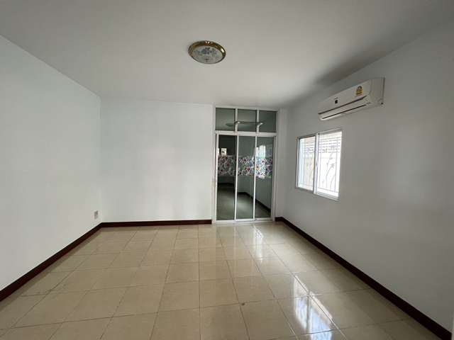 ประกาศฟรี! ซื้อ-ขาย-เช่า คอนโด บ้าน ทาวน์โฮม ที่ดิน และพื้นที่เชิงพาณิชย์ทั่วประเทศไทย ทุกทำเล ทุกงบประมาณ ไม่มีค่าใช้จ่าย ลงง่าย ขายไว เข้าถึงผู้ซื้อโดยตรง 5 171634pic4.jpg