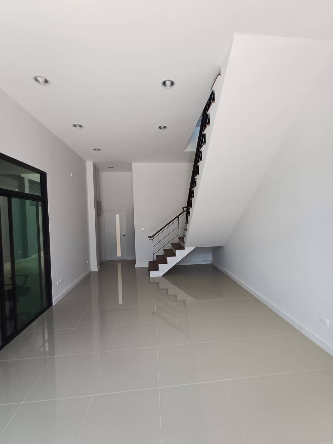 ประกาศฟรี! ซื้อ-ขาย-เช่า คอนโด บ้าน ทาวน์โฮม ที่ดิน และพื้นที่เชิงพาณิชย์ทั่วประเทศไทย ทุกทำเล ทุกงบประมาณ ไม่มีค่าใช้จ่าย ลงง่าย ขายไว เข้าถึงผู้ซื้อโดยตรง 5 466384pic4.jpg