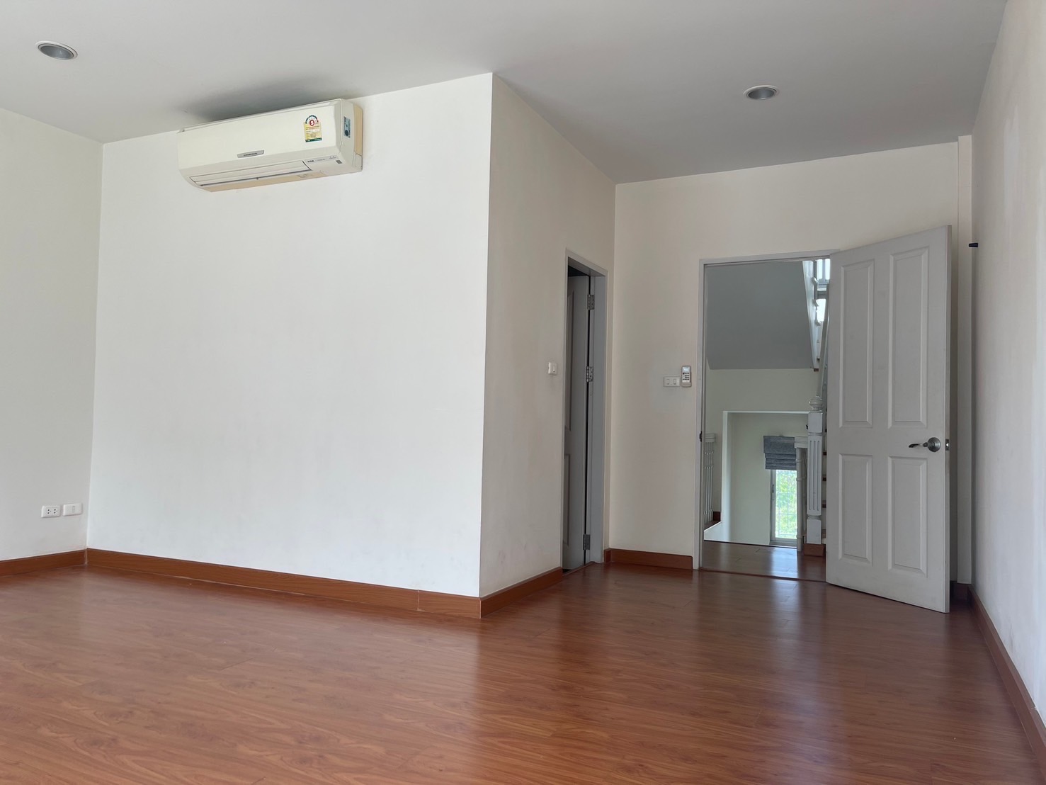 ประกาศฟรี! ซื้อ-ขาย-เช่า คอนโด บ้าน ทาวน์โฮม ที่ดิน และพื้นที่เชิงพาณิชย์ทั่วประเทศไทย ทุกทำเล ทุกงบประมาณ ไม่มีค่าใช้จ่าย ลงง่าย ขายไว เข้าถึงผู้ซื้อโดยตรง 13 11.jpg