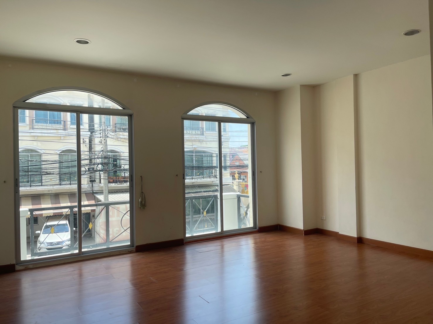 ประกาศฟรี! ซื้อ-ขาย-เช่า คอนโด บ้าน ทาวน์โฮม ที่ดิน และพื้นที่เชิงพาณิชย์ทั่วประเทศไทย ทุกทำเล ทุกงบประมาณ ไม่มีค่าใช้จ่าย ลงง่าย ขายไว เข้าถึงผู้ซื้อโดยตรง 7 15.jpg