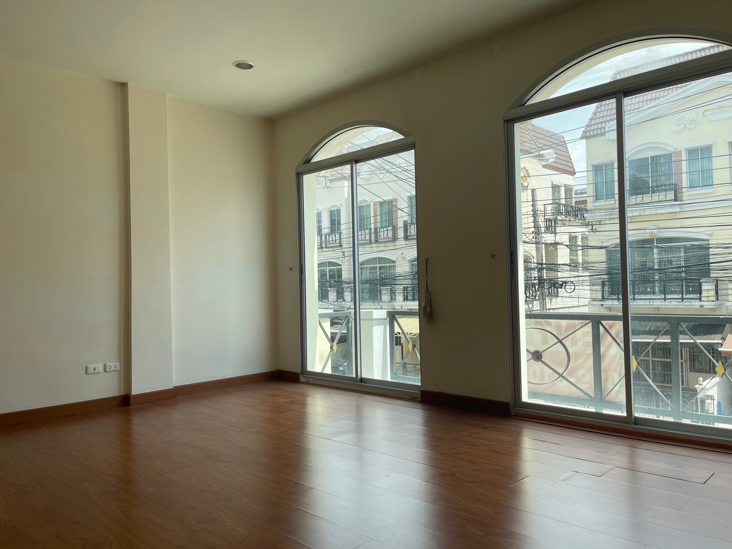 ประกาศฟรี! ซื้อ-ขาย-เช่า คอนโด บ้าน ทาวน์โฮม ที่ดิน และพื้นที่เชิงพาณิชย์ทั่วประเทศไทย ทุกทำเล ทุกงบประมาณ ไม่มีค่าใช้จ่าย ลงง่าย ขายไว เข้าถึงผู้ซื้อโดยตรง 9 9.jpg