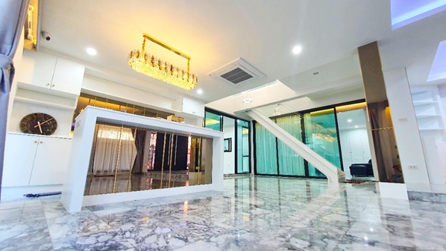 ประกาศฟรี! ซื้อ-ขาย-เช่า คอนโด บ้าน ทาวน์โฮม ที่ดิน และพื้นที่เชิงพาณิชย์ทั่วประเทศไทย ทุกทำเล ทุกงบประมาณ ไม่มีค่าใช้จ่าย ลงง่าย ขายไว เข้าถึงผู้ซื้อโดยตรง 5 22554pic4.jpg