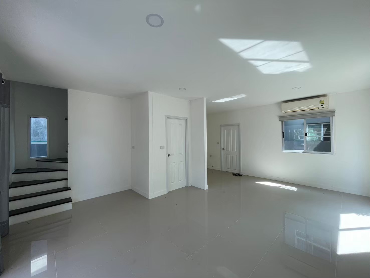 ประกาศฟรี! ซื้อ-ขาย-เช่า คอนโด บ้าน ทาวน์โฮม ที่ดิน และพื้นที่เชิงพาณิชย์ทั่วประเทศไทย ทุกทำเล ทุกงบประมาณ ไม่มีค่าใช้จ่าย ลงง่าย ขายไว เข้าถึงผู้ซื้อโดยตรง 4 173524pic3.jpg