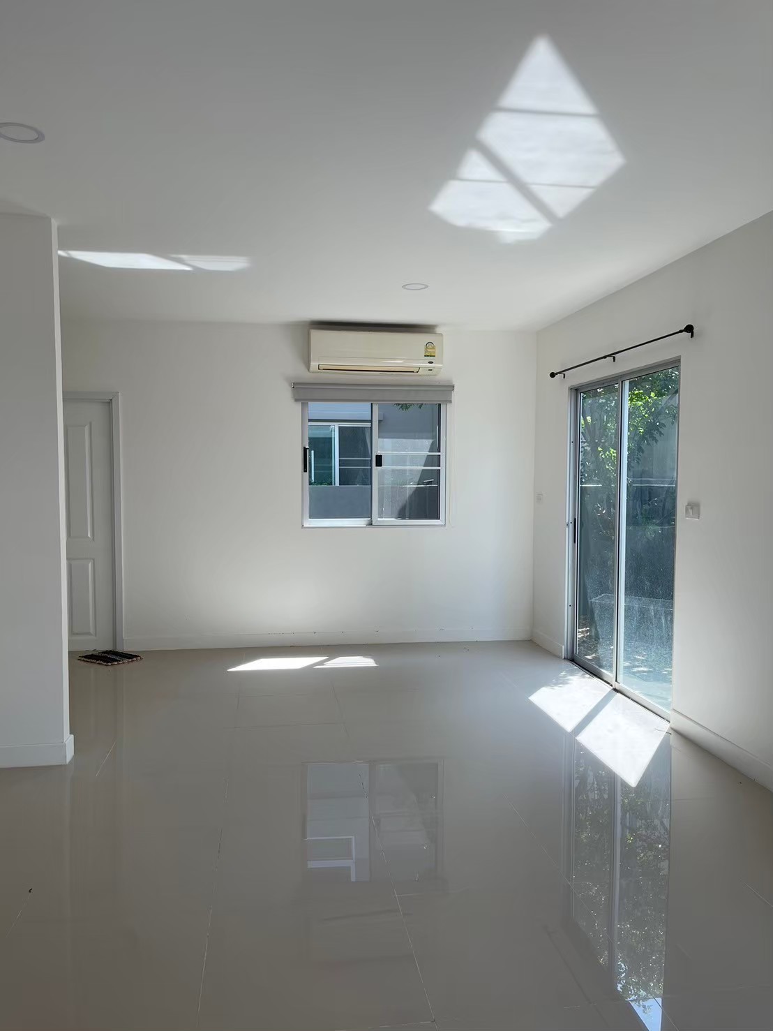 ประกาศฟรี! ซื้อ-ขาย-เช่า คอนโด บ้าน ทาวน์โฮม ที่ดิน และพื้นที่เชิงพาณิชย์ทั่วประเทศไทย ทุกทำเล ทุกงบประมาณ ไม่มีค่าใช้จ่าย ลงง่าย ขายไว เข้าถึงผู้ซื้อโดยตรง 5 173524pic4.jpg