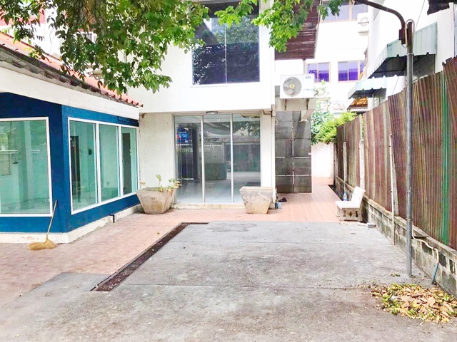 ประกาศฟรี! ซื้อ-ขาย-เช่า คอนโด บ้าน ทาวน์โฮม ที่ดิน และพื้นที่เชิงพาณิชย์ทั่วประเทศไทย ทุกทำเล ทุกงบประมาณ ไม่มีค่าใช้จ่าย ลงง่าย ขายไว เข้าถึงผู้ซื้อโดยตรง 4 22761pic3.jpg