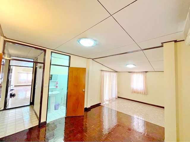 ประกาศฟรี! ซื้อ-ขาย-เช่า คอนโด บ้าน ทาวน์โฮม ที่ดิน และพื้นที่เชิงพาณิชย์ทั่วประเทศไทย ทุกทำเล ทุกงบประมาณ ไม่มีค่าใช้จ่าย ลงง่าย ขายไว เข้าถึงผู้ซื้อโดยตรง 5 173722pic4.jpg