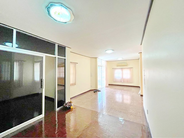 ประกาศฟรี! ซื้อ-ขาย-เช่า คอนโด บ้าน ทาวน์โฮม ที่ดิน และพื้นที่เชิงพาณิชย์ทั่วประเทศไทย ทุกทำเล ทุกงบประมาณ ไม่มีค่าใช้จ่าย ลงง่าย ขายไว เข้าถึงผู้ซื้อโดยตรง 3 173721pic2.jpg