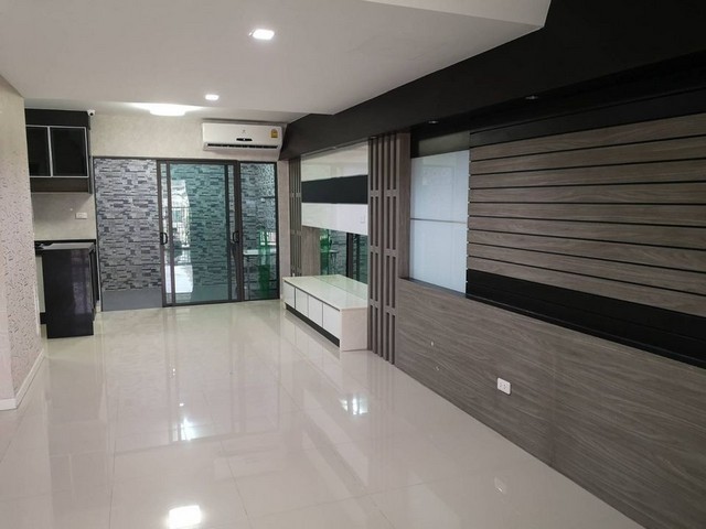 ประกาศฟรี! ซื้อ-ขาย-เช่า คอนโด บ้าน ทาวน์โฮม ที่ดิน และพื้นที่เชิงพาณิชย์ทั่วประเทศไทย ทุกทำเล ทุกงบประมาณ ไม่มีค่าใช้จ่าย ลงง่าย ขายไว เข้าถึงผู้ซื้อโดยตรง 4 477326pic3.jpg