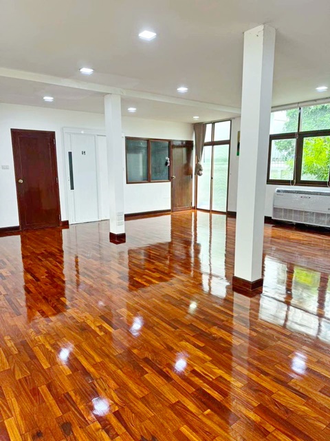 ประกาศฟรี! ซื้อ-ขาย-เช่า คอนโด บ้าน ทาวน์โฮม ที่ดิน และพื้นที่เชิงพาณิชย์ทั่วประเทศไทย ทุกทำเล ทุกงบประมาณ ไม่มีค่าใช้จ่าย ลงง่าย ขายไว เข้าถึงผู้ซื้อโดยตรง 5 173972pic4.jpg