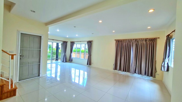 ประกาศฟรี! ซื้อ-ขาย-เช่า คอนโด บ้าน ทาวน์โฮม ที่ดิน และพื้นที่เชิงพาณิชย์ทั่วประเทศไทย ทุกทำเล ทุกงบประมาณ ไม่มีค่าใช้จ่าย ลงง่าย ขายไว เข้าถึงผู้ซื้อโดยตรง 3 174104pic2.jpg