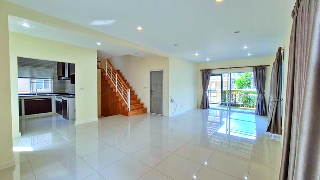 ประกาศฟรี! ซื้อ-ขาย-เช่า คอนโด บ้าน ทาวน์โฮม ที่ดิน และพื้นที่เชิงพาณิชย์ทั่วประเทศไทย ทุกทำเล ทุกงบประมาณ ไม่มีค่าใช้จ่าย ลงง่าย ขายไว เข้าถึงผู้ซื้อโดยตรง 4 174104pic3.jpg