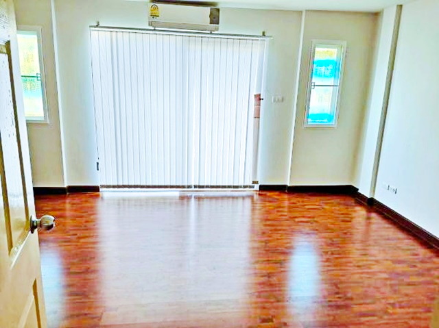 ประกาศฟรี! ซื้อ-ขาย-เช่า คอนโด บ้าน ทาวน์โฮม ที่ดิน และพื้นที่เชิงพาณิชย์ทั่วประเทศไทย ทุกทำเล ทุกงบประมาณ ไม่มีค่าใช้จ่าย ลงง่าย ขายไว เข้าถึงผู้ซื้อโดยตรง 3 174230pic2.jpg