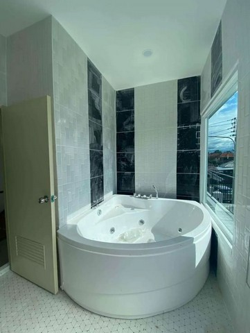 ประกาศฟรี! ซื้อ-ขาย-เช่า คอนโด บ้าน ทาวน์โฮม ที่ดิน และพื้นที่เชิงพาณิชย์ทั่วประเทศไทย ทุกทำเล ทุกงบประมาณ ไม่มีค่าใช้จ่าย ลงง่าย ขายไว เข้าถึงผู้ซื้อโดยตรง 4 175714pic3.jpg