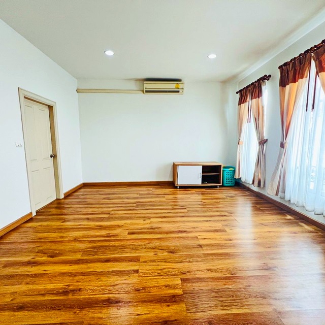 ประกาศฟรี! ซื้อ-ขาย-เช่า คอนโด บ้าน ทาวน์โฮม ที่ดิน และพื้นที่เชิงพาณิชย์ทั่วประเทศไทย ทุกทำเล ทุกงบประมาณ ไม่มีค่าใช้จ่าย ลงง่าย ขายไว เข้าถึงผู้ซื้อโดยตรง 4 23727pic3.jpg