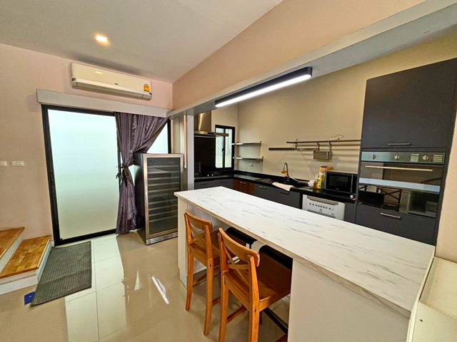 ประกาศฟรี! ซื้อ-ขาย-เช่า คอนโด บ้าน ทาวน์โฮม ที่ดิน และพื้นที่เชิงพาณิชย์ทั่วประเทศไทย ทุกทำเล ทุกงบประมาณ ไม่มีค่าใช้จ่าย ลงง่าย ขายไว เข้าถึงผู้ซื้อโดยตรง 4 24002pic3.jpg