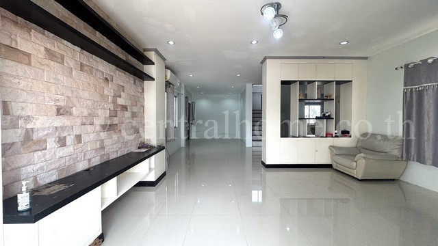 ประกาศฟรี! ซื้อ-ขาย-เช่า คอนโด บ้าน ทาวน์โฮม ที่ดิน และพื้นที่เชิงพาณิชย์ทั่วประเทศไทย ทุกทำเล ทุกงบประมาณ ไม่มีค่าใช้จ่าย ลงง่าย ขายไว เข้าถึงผู้ซื้อโดยตรง 3 279083pic2.jpg