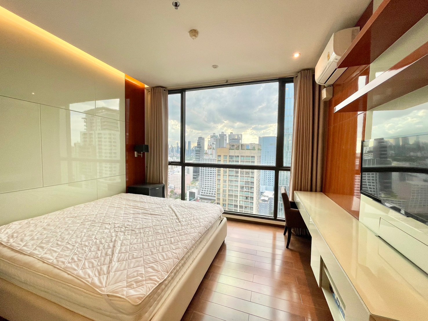 ประกาศฟรี! ซื้อ-ขาย-เช่า คอนโด บ้าน ทาวน์โฮม ที่ดิน และพื้นที่เชิงพาณิชย์ทั่วประเทศไทย ทุกทำเล ทุกงบประมาณ ไม่มีค่าใช้จ่าย ลงง่าย ขายไว เข้าถึงผู้ซื้อโดยตรง 3 ad4.jpg