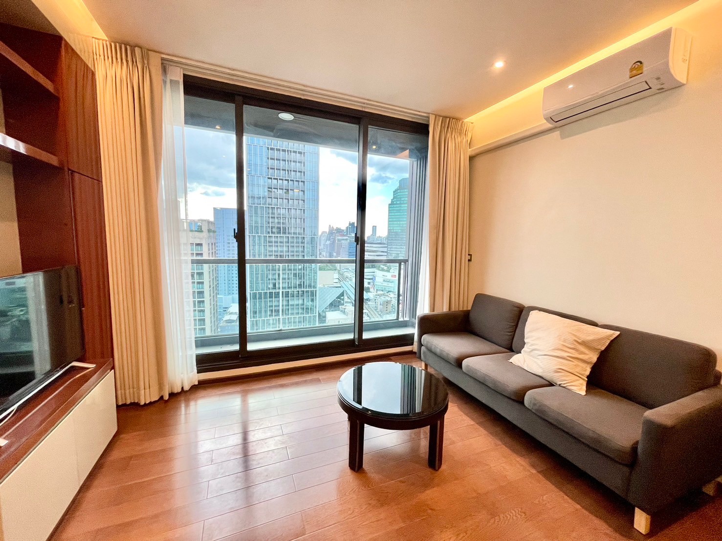 ประกาศฟรี! ซื้อ-ขาย-เช่า คอนโด บ้าน ทาวน์โฮม ที่ดิน และพื้นที่เชิงพาณิชย์ทั่วประเทศไทย ทุกทำเล ทุกงบประมาณ ไม่มีค่าใช้จ่าย ลงง่าย ขายไว เข้าถึงผู้ซื้อโดยตรง 2 ad5.jpg