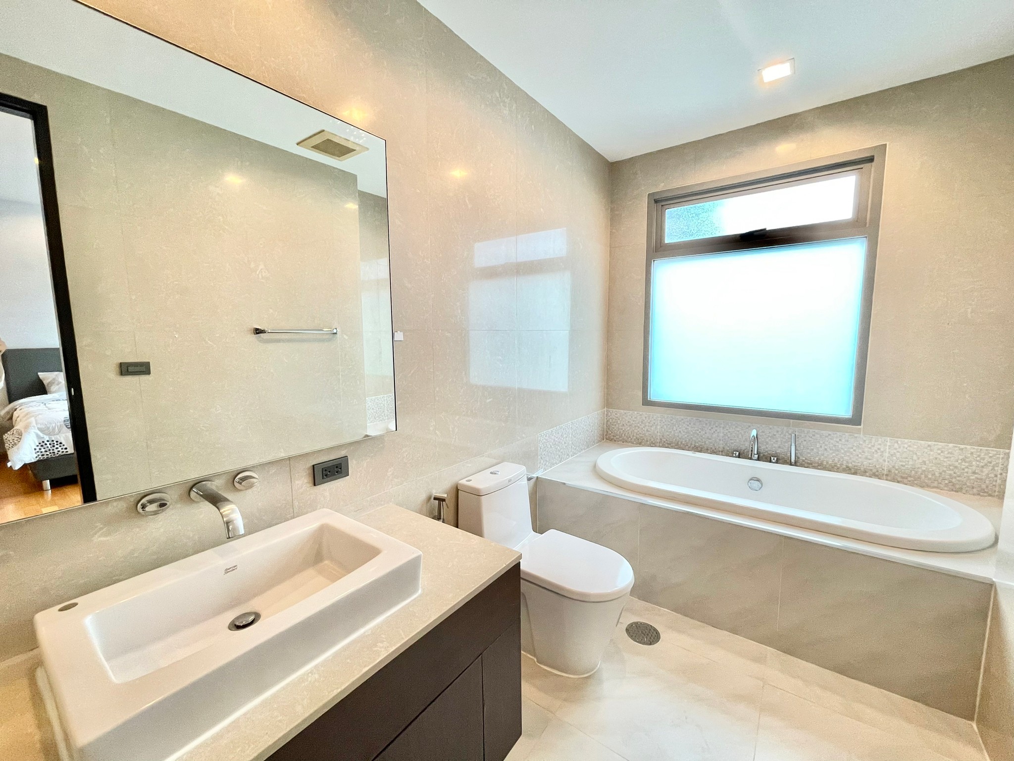 ประกาศฟรี! ซื้อ-ขาย-เช่า คอนโด บ้าน ทาวน์โฮม ที่ดิน และพื้นที่เชิงพาณิชย์ทั่วประเทศไทย ทุกทำเล ทุกงบประมาณ ไม่มีค่าใช้จ่าย ลงง่าย ขายไว เข้าถึงผู้ซื้อโดยตรง 6 CFDC94CF-3403-40CF-ABA4-9AC727624C5B.jpg