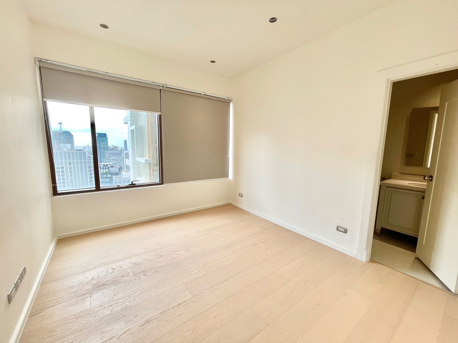 ประกาศฟรี! ซื้อ-ขาย-เช่า คอนโด บ้าน ทาวน์โฮม ที่ดิน และพื้นที่เชิงพาณิชย์ทั่วประเทศไทย ทุกทำเล ทุกงบประมาณ ไม่มีค่าใช้จ่าย ลงง่าย ขายไว เข้าถึงผู้ซื้อโดยตรง 5 B90A9205-C2AE-42AB-A663-BD9F195893CA.jpg