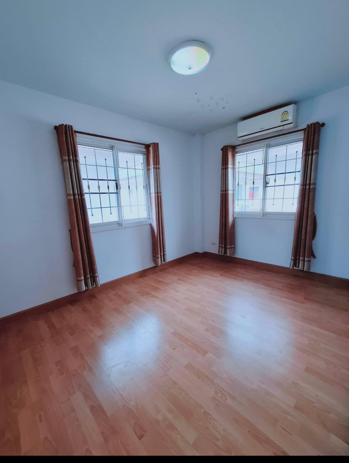 ประกาศฟรี! ซื้อ-ขาย-เช่า คอนโด บ้าน ทาวน์โฮม ที่ดิน และพื้นที่เชิงพาณิชย์ทั่วประเทศไทย ทุกทำเล ทุกงบประมาณ ไม่มีค่าใช้จ่าย ลงง่าย ขายไว เข้าถึงผู้ซื้อโดยตรง 3 178545pic2.jpg