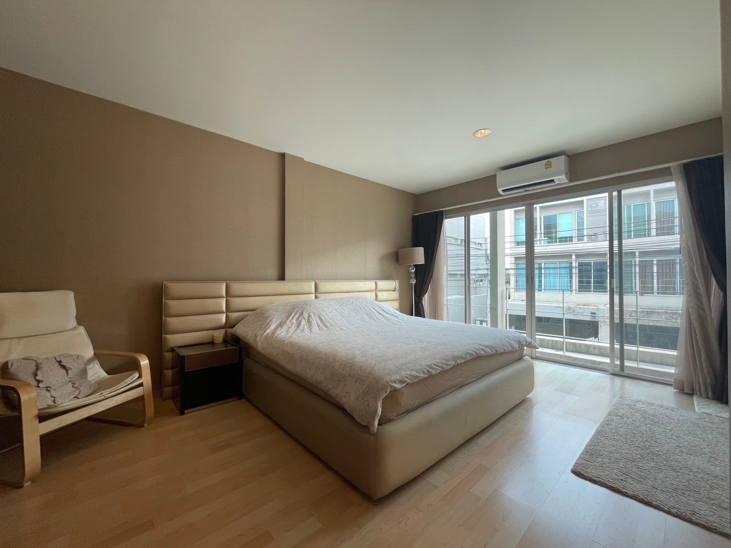 ประกาศฟรี! ซื้อ-ขาย-เช่า คอนโด บ้าน ทาวน์โฮม ที่ดิน และพื้นที่เชิงพาณิชย์ทั่วประเทศไทย ทุกทำเล ทุกงบประมาณ ไม่มีค่าใช้จ่าย ลงง่าย ขายไว เข้าถึงผู้ซื้อโดยตรง 2 177334pic1.jpg