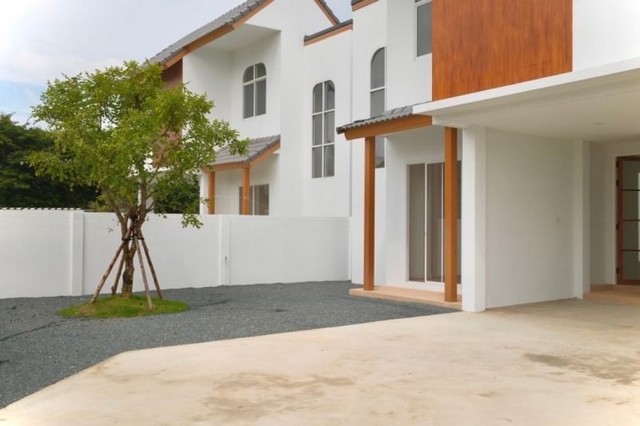 ประกาศฟรี! ซื้อ-ขาย-เช่า คอนโด บ้าน ทาวน์โฮม ที่ดิน และพื้นที่เชิงพาณิชย์ทั่วประเทศไทย ทุกทำเล ทุกงบประมาณ ไม่มีค่าใช้จ่าย ลงง่าย ขายไว เข้าถึงผู้ซื้อโดยตรง 3 178614pic2.jpg