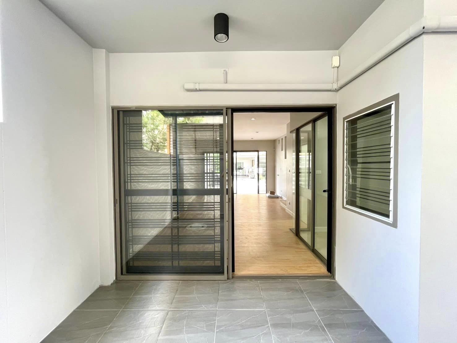 ประกาศฟรี! ซื้อ-ขาย-เช่า คอนโด บ้าน ทาวน์โฮม ที่ดิน และพื้นที่เชิงพาณิชย์ทั่วประเทศไทย ทุกทำเล ทุกงบประมาณ ไม่มีค่าใช้จ่าย ลงง่าย ขายไว เข้าถึงผู้ซื้อโดยตรง 4 480398pic3.jpg