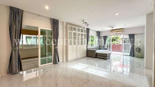 ประกาศฟรี! ซื้อ-ขาย-เช่า คอนโด บ้าน ทาวน์โฮม ที่ดิน และพื้นที่เชิงพาณิชย์ทั่วประเทศไทย ทุกทำเล ทุกงบประมาณ ไม่มีค่าใช้จ่าย ลงง่าย ขายไว เข้าถึงผู้ซื้อโดยตรง 3 272790pic2.jpg