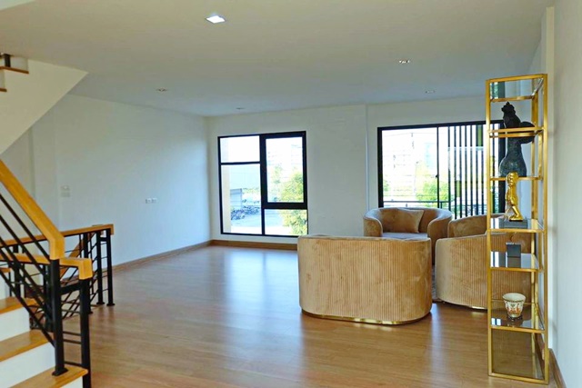 ประกาศฟรี! ซื้อ-ขาย-เช่า คอนโด บ้าน ทาวน์โฮม ที่ดิน และพื้นที่เชิงพาณิชย์ทั่วประเทศไทย ทุกทำเล ทุกงบประมาณ ไม่มีค่าใช้จ่าย ลงง่าย ขายไว เข้าถึงผู้ซื้อโดยตรง 3 179182pic2.jpg