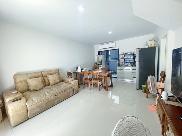 ประกาศฟรี! ซื้อ-ขาย-เช่า คอนโด บ้าน ทาวน์โฮม ที่ดิน และพื้นที่เชิงพาณิชย์ทั่วประเทศไทย ทุกทำเล ทุกงบประมาณ ไม่มีค่าใช้จ่าย ลงง่าย ขายไว เข้าถึงผู้ซื้อโดยตรง 4 179600pic3.jpg