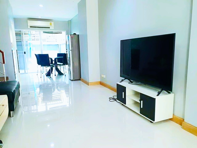 ประกาศฟรี! ซื้อ-ขาย-เช่า คอนโด บ้าน ทาวน์โฮม ที่ดิน และพื้นที่เชิงพาณิชย์ทั่วประเทศไทย ทุกทำเล ทุกงบประมาณ ไม่มีค่าใช้จ่าย ลงง่าย ขายไว เข้าถึงผู้ซื้อโดยตรง 4 179719pic3.jpg