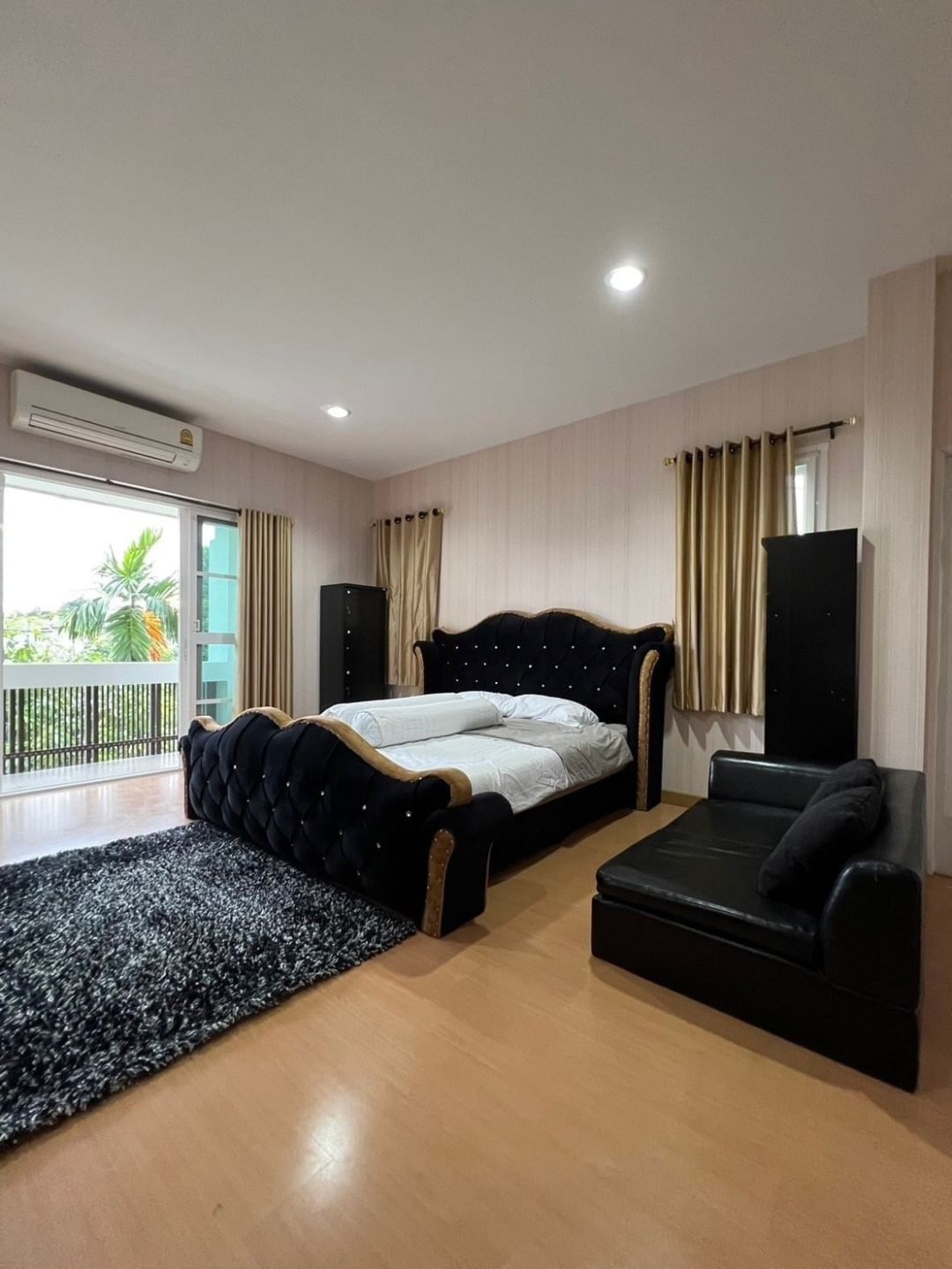 ประกาศฟรี! ซื้อ-ขาย-เช่า คอนโด บ้าน ทาวน์โฮม ที่ดิน และพื้นที่เชิงพาณิชย์ทั่วประเทศไทย ทุกทำเล ทุกงบประมาณ ไม่มีค่าใช้จ่าย ลงง่าย ขายไว เข้าถึงผู้ซื้อโดยตรง 5 179858pic4.jpg