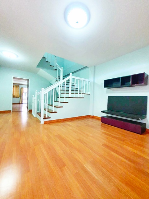 ประกาศฟรี! ซื้อ-ขาย-เช่า คอนโด บ้าน ทาวน์โฮม ที่ดิน และพื้นที่เชิงพาณิชย์ทั่วประเทศไทย ทุกทำเล ทุกงบประมาณ ไม่มีค่าใช้จ่าย ลงง่าย ขายไว เข้าถึงผู้ซื้อโดยตรง 4 180302pic3.jpg