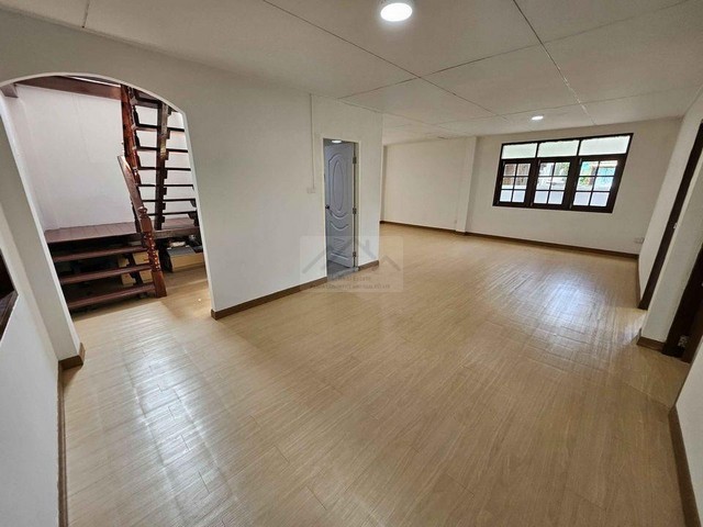 ประกาศฟรี! ซื้อ-ขาย-เช่า คอนโด บ้าน ทาวน์โฮม ที่ดิน และพื้นที่เชิงพาณิชย์ทั่วประเทศไทย ทุกทำเล ทุกงบประมาณ ไม่มีค่าใช้จ่าย ลงง่าย ขายไว เข้าถึงผู้ซื้อโดยตรง 4 481236pic3.jpg